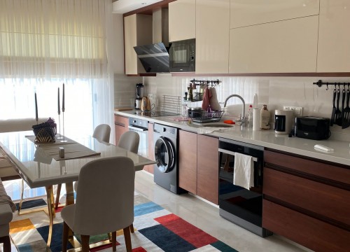 Просторная 4-х комнатная квартира с отдельной кухней в элитном комплексе в районе Махмутлар