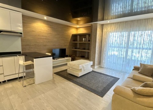 Красивая двухкомнатная квартира с мебелью и техникой с шикарным панорамным видом в районе каргыджак