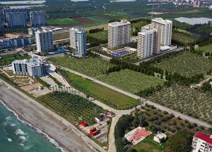 Жилой комплекс с красивой территорией и большими квартирами недалеко от моря в Мерсине